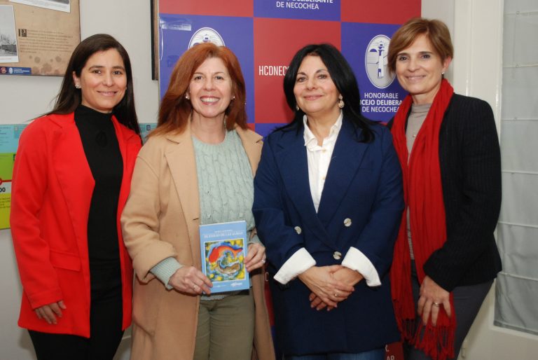 Concejo Deliberante  recibe ‘El exilio de las almas’ de Nancy Almassio