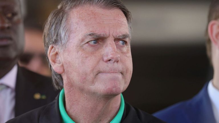 Jair Bolsonaro deberá usar tobillera, no podrá salir de noche ni usar redes sociales